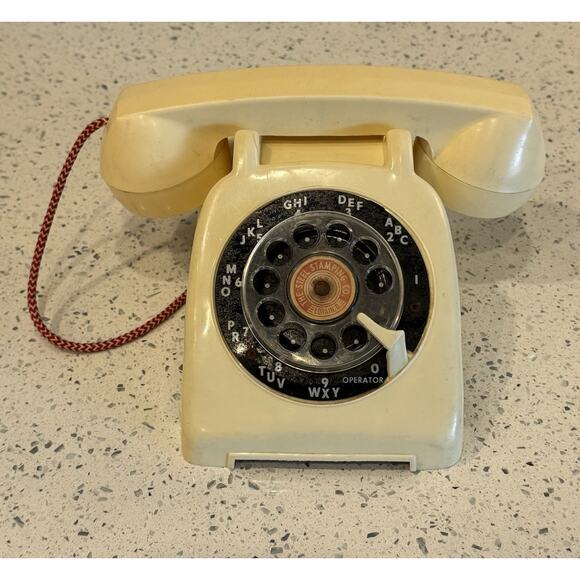 Vintage The Steel Stamping Co. Cream Toy Rotary Phone Plastic & Metal - READ - Picture 2 of 9